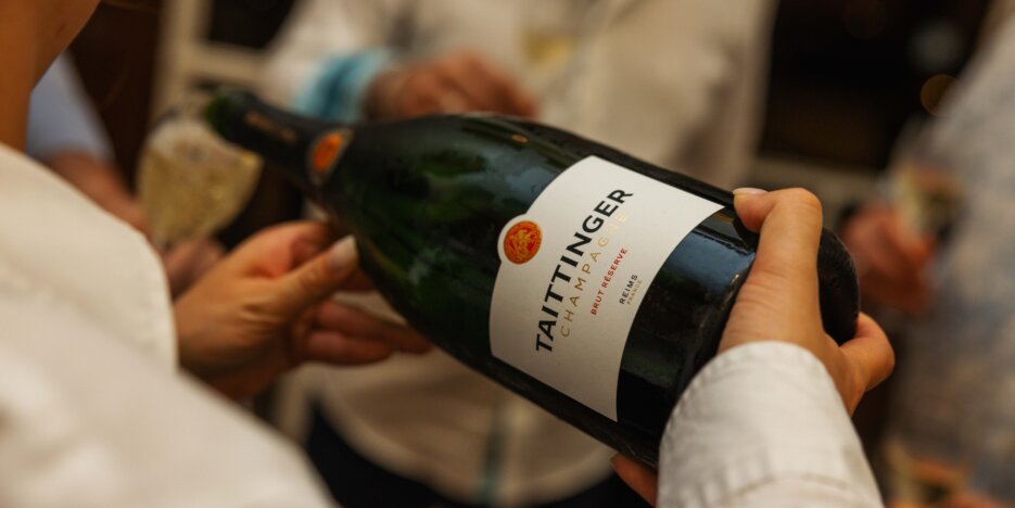 Vino en Perspectiva: Un Viaje desde sus Orígenes Milenarios hasta la Vanguardia Global